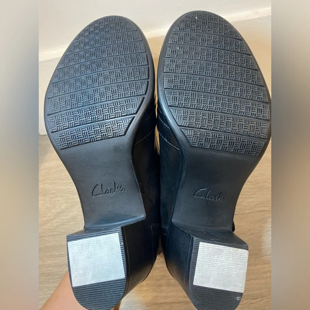 Clarks Black Leather Mary Jane Heels - Picture 4 of 5